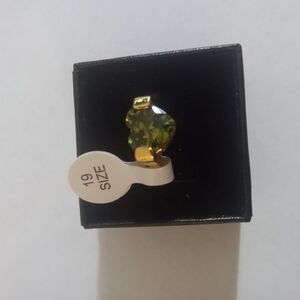 Cubic Zirconia Elegant Gold Plated Heart Shaped Green Stone Ring Size 9
